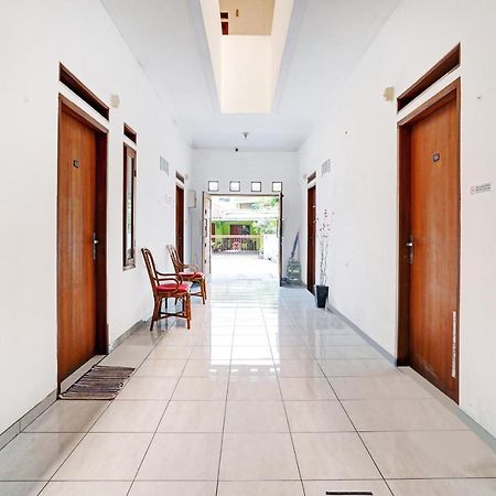Oyo 1932 Srimahi Residence Бандунг Екстер'єр фото
