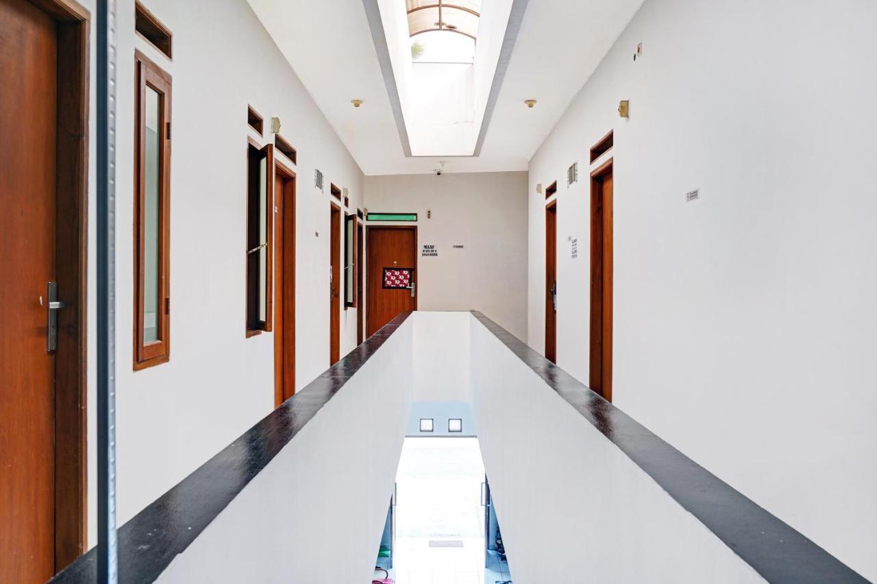 Oyo 1932 Srimahi Residence Бандунг Екстер'єр фото