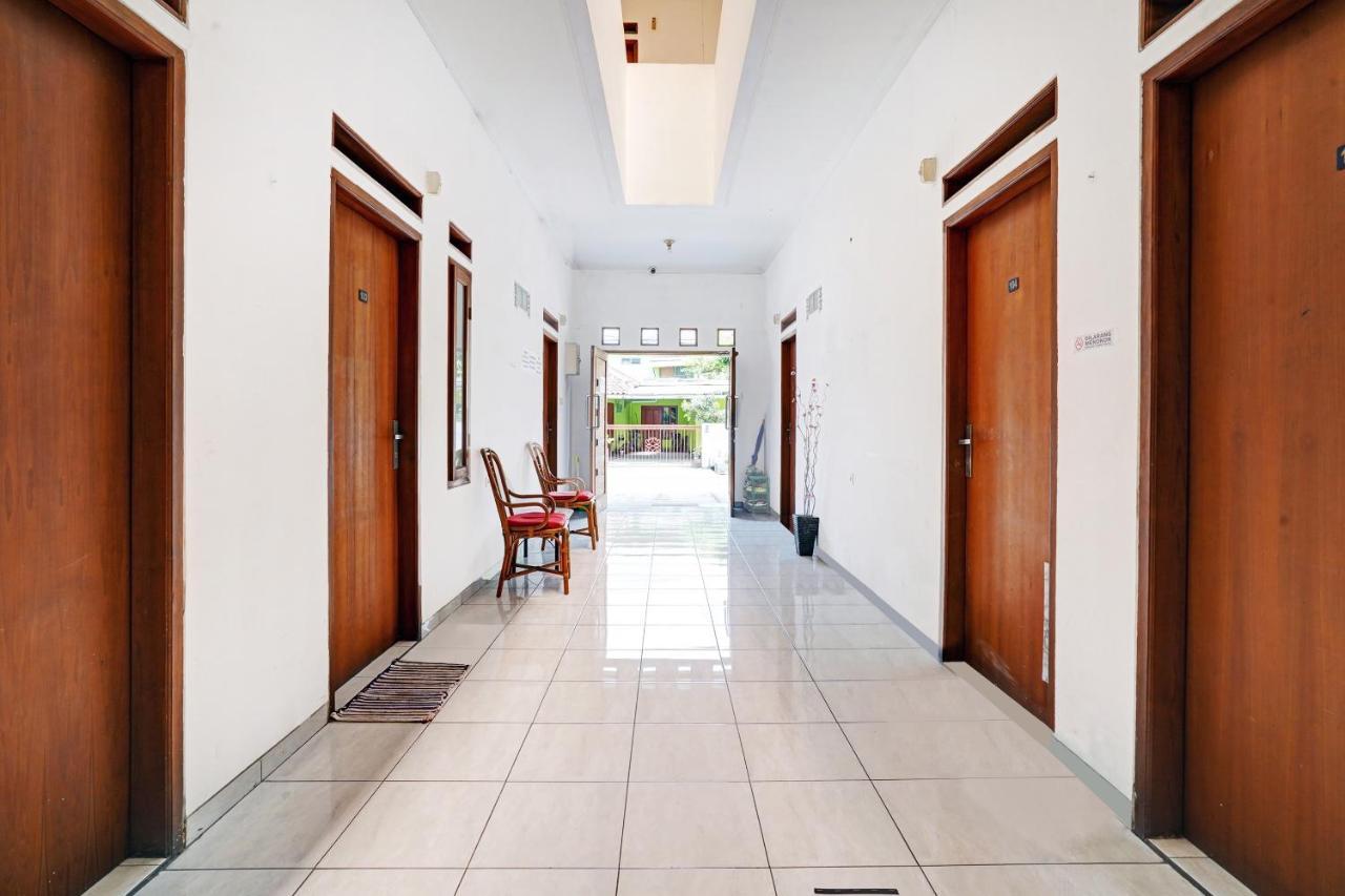 Oyo 1932 Srimahi Residence Бандунг Екстер'єр фото